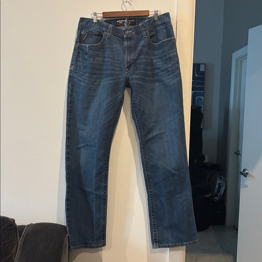 ARIAT REBAR M5 DURASTRETCH EDGE MEDIUM WASH STACKABLE STRAIGHT LEG WORK JEAN - Picture 2 of 16